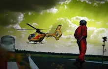 Filmik ukazujący prace ratowników medycznych z perspektywy "latającej karetki"