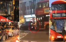 Autobus taranuje samochody na jednej z ulic Londynu