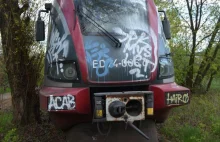 Zobacz jak niszczeją nowoczesne pociągi ED74 kupione za unijne pieniądze.