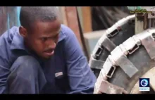 Somalijski mechanik buduje czołg