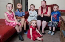 Matka z piątką dzieci: 19 000 funtów nie wystarcza na mundurki szkolne