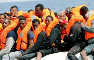 Szef włoskiego MSZ: ISIS na łodziach z migrantami. To realne zagrożenie