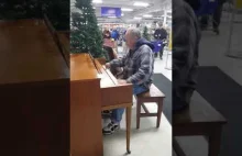Wszedł do sklepu i zaczął grać na pianinie
