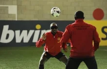 Telepathic football: Yorke & Cole vs Rooney, Welbeck & Hernandez