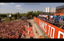 Arsenal Players chant and sing with the arsenal fans (Arsenal Parade 2014