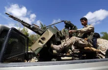 Jemen na krawędzi wojny. Arabia Saudyjska zbombardowała lotnisko w Sanie
