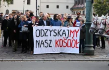 Protest katolików przed krakowską kurią abpa Jędraszewskiego – ten ich wyśmiał