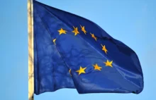 Rząd PiS nie wywiesza na konferencjach unijnej flagi. „Nie musimy... "