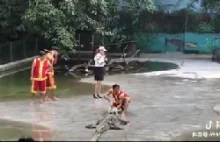 Atak niewidzialnego krokodyla