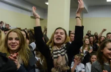 Strajk w warszawskim liceum: Dyrektorka podała się do dymisji