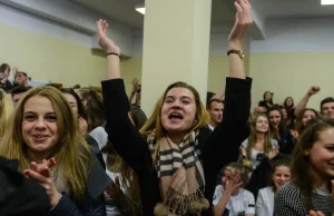 Strajk w warszawskim liceum: Dyrektorka podała się do dymisji