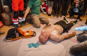 Jak uratować życie z pomocą defibrylatora AED - coś co każdy powinien wiedzieć