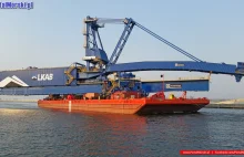 Wielki shiploader płynie z Gdyni do Norwegii