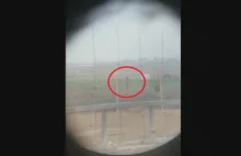 Izraelski snajper w Strefie Gazy strzela do nieuzbrojonego Palestyńczyka -...