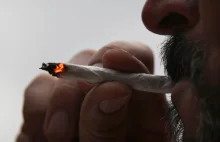 Młody ksiądz palił marihuanę z ministrantami. Wpadł w ręce policji