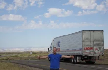 Polski Kierowca Ciężarówki za Granicą: Zakaz wyprzedzania tirów na autostradzie