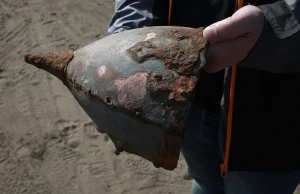 Sensacyjne odkrycie nad brzegiem Berezyny na Białorusi - unikalny hełm z X wieku