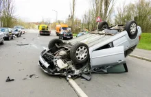 „Debile nastawiali znaków ograniczeń prędkości" [FELIETON