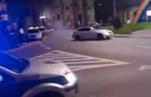 Frog wrócił? Szalony kierowca białego BMW driftuje na Placu Zbawiciela. I...