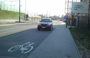 Zostawił bmw na ścieżce rowerowej.