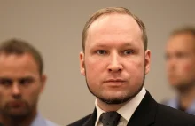 Breivik osrarża Norwegie o niehumanitarne traktowanie i zamknięcie w izolatce.
