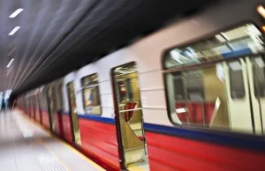 Bezpański bagaż w metrze. 90 osób ewakuowanych, stacja zamknięta