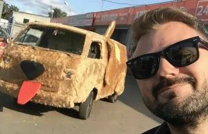 Mutt Cutts Van From “Dumb And Dumber” By Russian Artist Roman Pritula