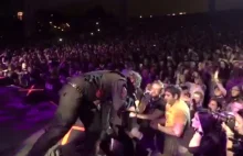 Wokalista Slipknota wytrącił smartfona z rąk fana w trakcie koncertu