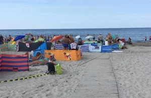 Dwaj mężczyźni pobici na plaży. Bo trzymali się za ręce