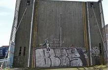 Banksy wraca i atakuje w Hull. Oto jego praca zatytułowana Draw the Raise Bridge