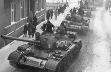 Przed 37 laty czołgi wyjechały na ulice polskich miast. Rozpoczął się stan...