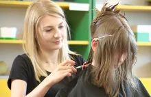 Dzieci z podstawówki podarowały włosy pacjentom po chemioterapii