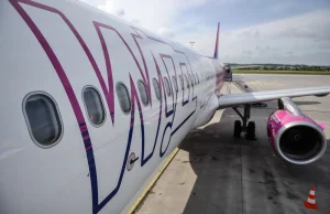 Wizz Air wprowadza opłatę dla pasażerów, którzy zajmują dwa miejsca w samolocie.