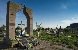 Ukraińcy szantażują Polaków. Uzależniają ekshumacje od odbudowy pomnika...