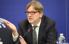 Osamotniony głos Verhofstadta. Rezolucja ws. Polski ląduje w koszu