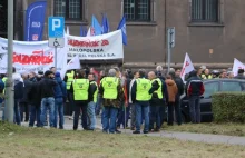 "Żądamy wycofania się z degradacji huty". Protest w Krakowie