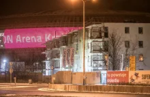 Tauron Arena zasłonięta blokami. Takie rzeczy to tylko w Krakowie.
