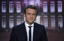 MACRON udziela wywiadu, po którym wiadomo z czyjego kapelusza wyskoczył.