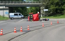 Nie żyje 4-latek, którego ojciec wiózł motocyklem i uderzył w tył auta