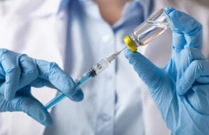 W co wierzą antyszczepionkowcy? Dominują teorie spiskowe