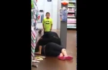 2 głupie baby biją się w Wallmart, do bójki dołącza dziecko