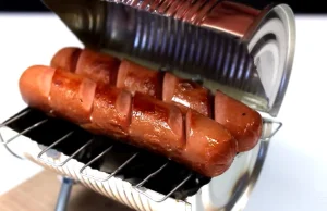 Film na YouTube pokazuje jak zmienić puszkę w mini grill