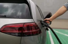 Dopłaty do samochodów elektrycznych będą niższe? Rząd „weryfikuje kwoty”