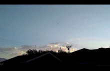 NOL i śmigłowiec krążący wokół obiektu nad Los Angeles (Kalifornia)