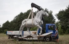 Wielki aluminiowy koń w Bolesławcu