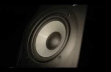 Ruch membrany głośnika w trakcie wydawania dźwięku.