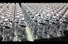 1000 figurek szturmowców z "Gwiezdnych Wojen" w formacji