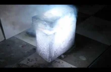 Spalanie magnezu w suchym lodzie.