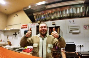 Super Zbieracz sprzedaje swój kebab. „Nie rozdwoję się”