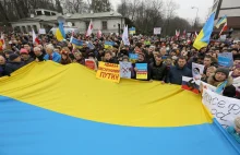 Setki demonstrantów przed rosyjskimi placówkami dyplomatycznymi